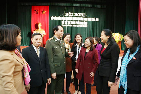 รัฐมนตรีกระทรวงรักษาความมั่นคงทั่วไปเฉิ่นด๋ายกวางพบปะหาหรือกับผู้มีสิทธิ์เลือกตั้งจังหวัดนิงบิ่ง